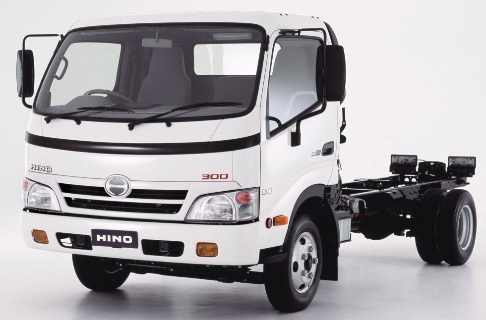 hino 300 euro 4 широкая кабина ( в клей )